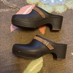 Crocs ladies 9 good used shape